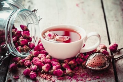 Công dụng và phương pháp sấy trà hoa hồng bằng máy sấy ánh dương