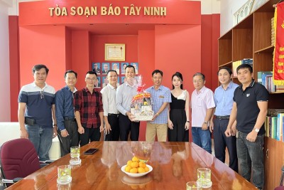 Hội Doanh nhân trẻ Tây Ninh thăm, chúc tết Báo Tây Ninh