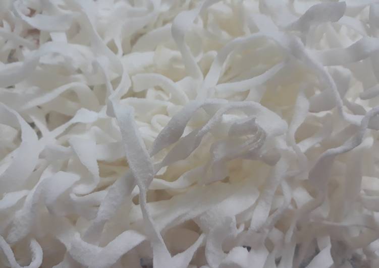 Mứt dừa (vị truyền thống màu trắng) máy sấy mứt dừa Ánh Dương